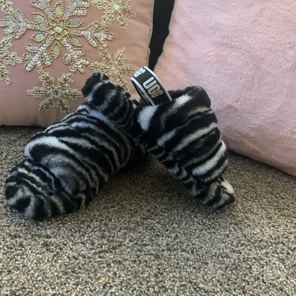 UGG Zebra “Fluff Yeah!” Slides